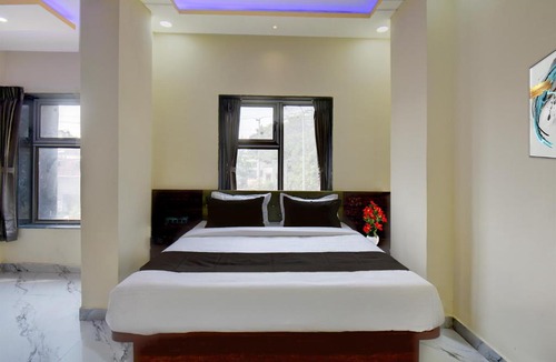 Pimpri Colony Hotel | Super Collection O MIDC Pimpari Pune Formerly SK Palace