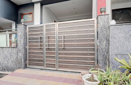 Noida House | Super Collection O Sector 20 Noida
