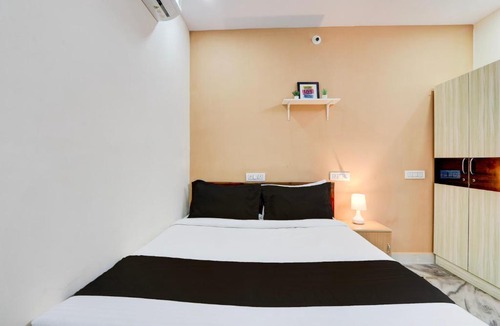 Gachibowli Hotel | Super Collection O Sri Balaji Luxury rooms