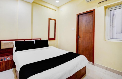 Vadapalani Hotel | Super Collection O Vadapalani Metro Station Formerly Pineapple Guest House