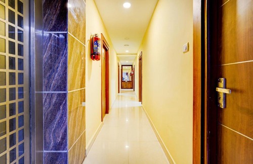 Vadapalani Hotel | Super Collection O Vadapalani Metro Station Formerly Pineapple Guest House