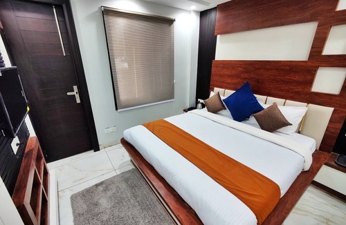 Sanjauli Bed & Breakfast | Super Deluxe Room - Shimla Hills - View- King-sized Bed, Parking, Food
