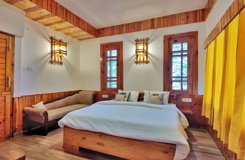 Theog Hotel | Super Deluxe Room | w/King Size bed View, Balcony, Bonfire, Food, Mountain View