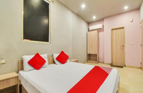 Pitampura Hotel | Super Hotel O D Plaza Near by Pitampura Metro Station