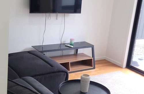 Fawkner House | Super Modern Stylish Home/Spacious & Private