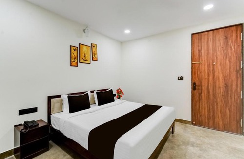 Hyderabad Hotel | Super Townhouse OAK Owaisi Hospital Mailardevpally Formerly Tolkanti Arc
