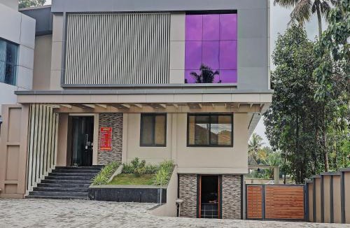 Perumbavoor Hotel | Super Townhouse Kizhakkambalam Tourist Home