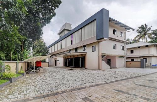Perumbavoor Hotel | Super Townhouse Kizhakkambalam Tourist Home