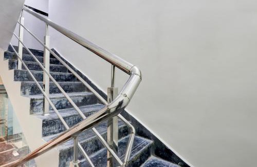 Nanakram Guda Hotel | Super Townhouse Nanak Ram Guda Near WaveRock SEZ