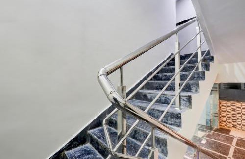 Nanakram Guda Hotel | Super Townhouse Nanak Ram Guda Near WaveRock SEZ