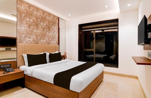 New Town Hotel | Super Townhouse Oak DLF Newtown Bus Terminal
