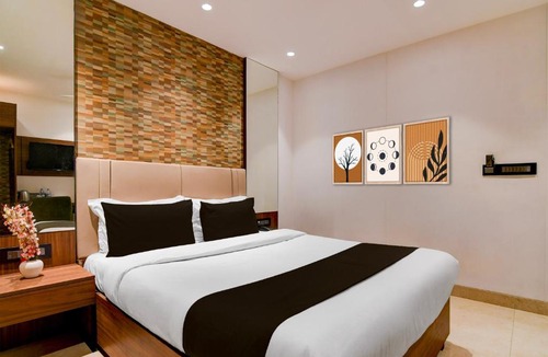 New Town Hotel | Super Townhouse Oak DLF Newtown Bus Terminal