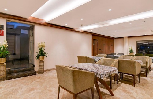 New Town Hotel | Super Townhouse Oak DLF Newtown Bus Terminal
