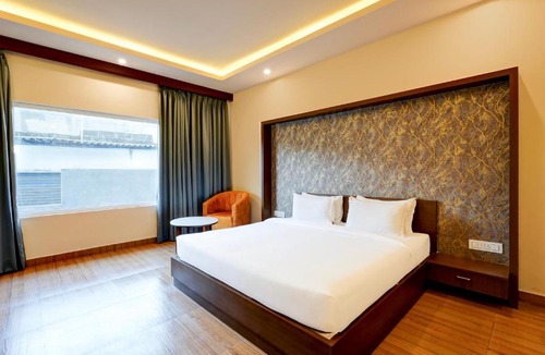 Krishnarajapura Hotel | Super Townhouse Oak Mahadevapura Opposite Phoenix Mall Formerly Grand Wilton Inn
