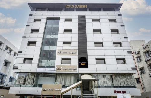 Pimpri - Chinchwad Hotel | Super Townhouse OAK Regal Inn Near Sant Tukaram Nagar Metro Station