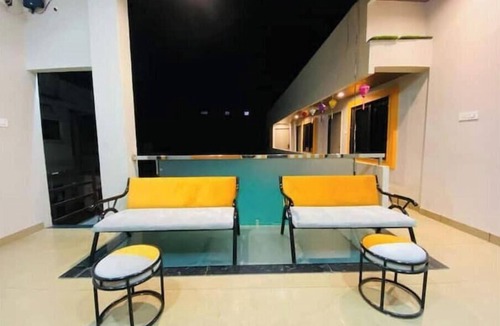 Maheshwar Apartment | Superior Double Premium room @ StayMore AC