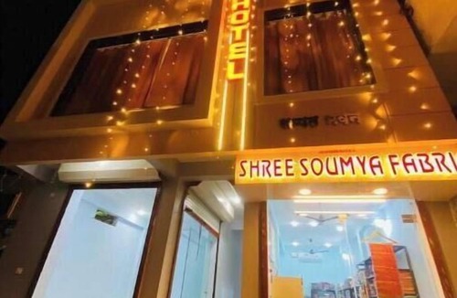 Maheshwar Apartment | Superior Quadruple 3 to 4 adults room @ StayMore
