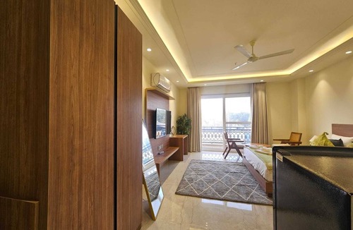 Gurugram Hotel | Superior Studio with Balcony & Kitchenette
