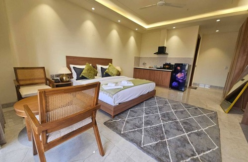 Gurugram Hotel | Superior Studio with Balcony & Kitchenette