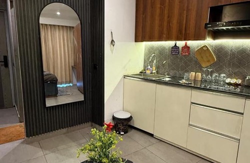 Noida Apartment | Supernova skyvilla 7pm - 10am Night stay only