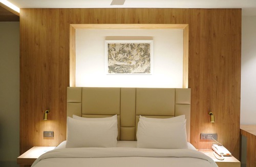 Vizianagaram Hotel | SVN Lake Palace