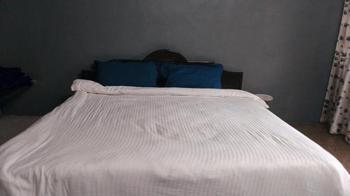 Kolhapur Apartment | Swanky Sojourns Homestay with single AC Bedroom