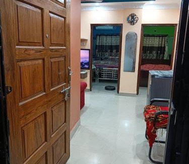 Baranagar Apartment | Swarna Biroti Kolkata - 20 mins Airport 7 mins metro 0 mins bus stop