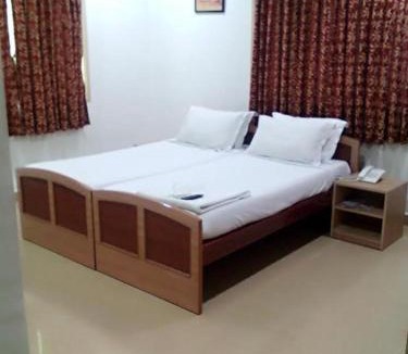 Mylapore Tiruvallikk Bed & Breakfast | Swarna Sudarshan Service Apartment @ Adyar chennai