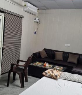 Faridabad House | Swastik Farm House -Adjoing to Aravali College