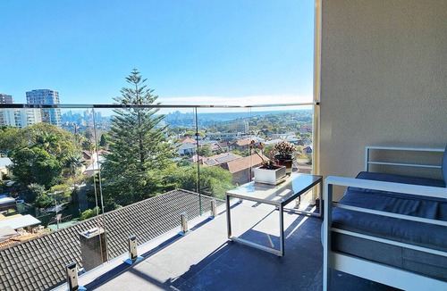 Bondi Junction Apartment | Sweeping Harbour & Ocean Views Over Sydney's East - Pool+ Parking+Harbour Views
