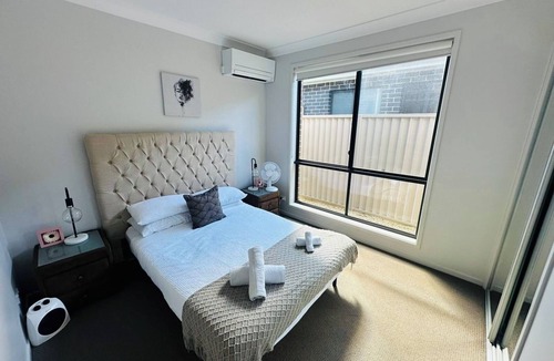 Austral House | Sydney's Leading 5 Bedroom home with AC, TVs and Study - Home away from home