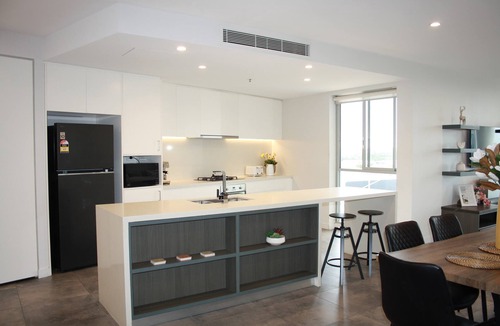 Mascot Apartment | Sydney Skyline Penthouse | 2 Parking, City Views CBD Airport