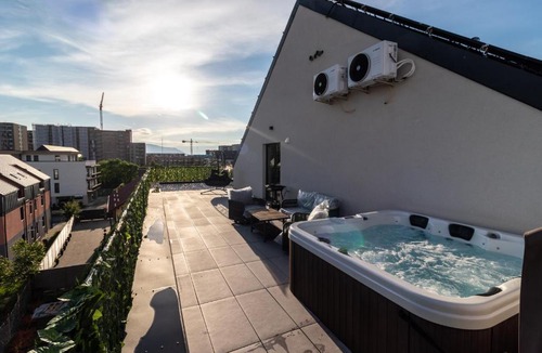 Tractorul Apartment | Tâmpa View Luxury Jacuzzi Apartment