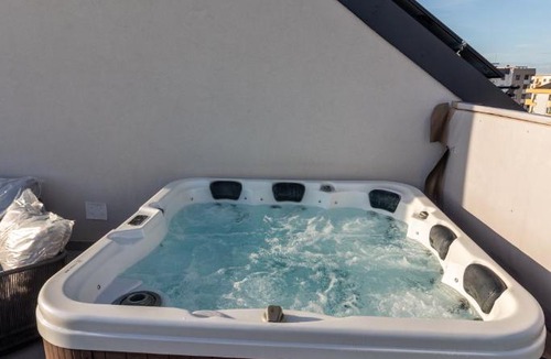 Tractorul Apartment | Tâmpa View Luxury Jacuzzi Apartment
