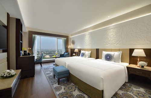 Thaltej Hotel | Taj Skyline Ahmedabad