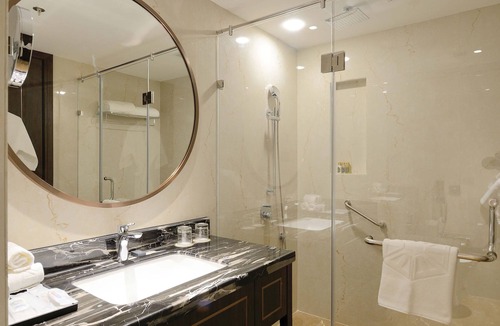 Thaltej Hotel | Taj Skyline Ahmedabad