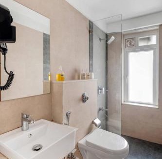 Khar Apartment | Tao C Cozy Private Room in Shared 3BHK