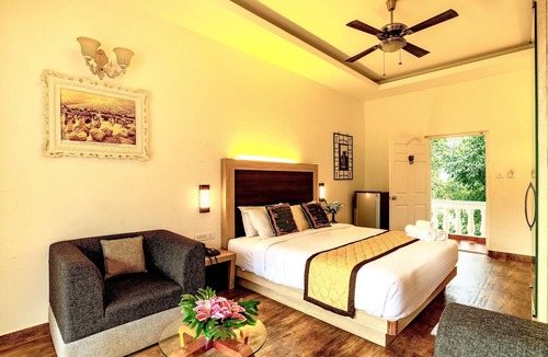 Chithirapuram Hotel | Tea Harvester Munnar