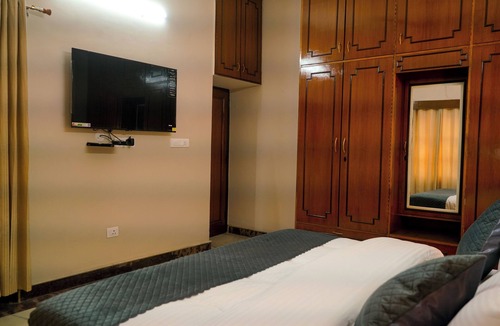 Bullawala House | Teak Manor is situated at heart of the city.