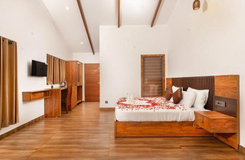 Anachal Bed & Breakfast | Tealawn Pool Villa, Munnar