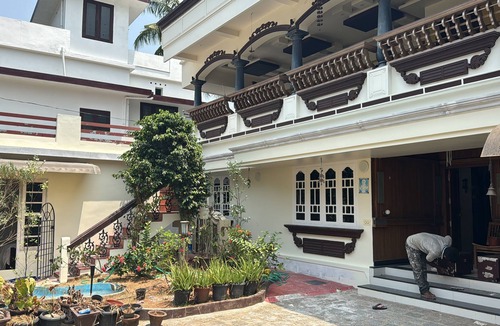 Kumbalam Villa | Terrific 5-bedroom villa with AC in vibrant KL CHILANKA PLACE-KERALA