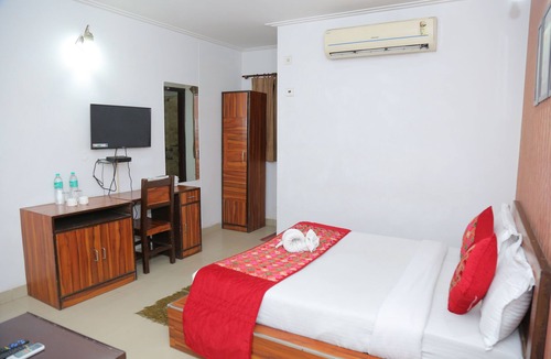 Mahipalpur Extension House | Terrific 9-bedroom hotel in marvelous New Delh Airporti with AC, WiFi