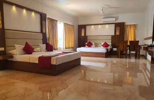 Tiruchendur Hotel | Thai Beach Resort