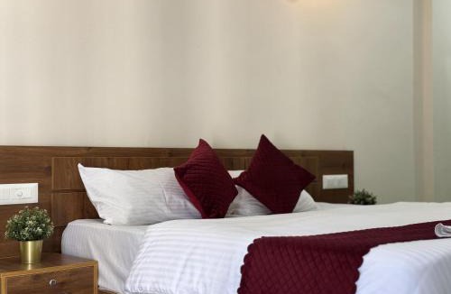Chungam Hostel | Thamarassery INN luxury and budget Rooms