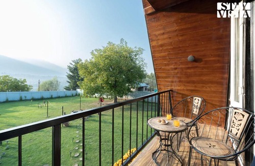Chandak Villa | That Mountain House by VEO, StayVista - 2BHK with Mountain View & Alfresco Dining