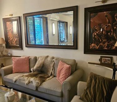Pali Hill Apartment | The BeautIFUl BollyWooD HOME 2BHK in Bandra