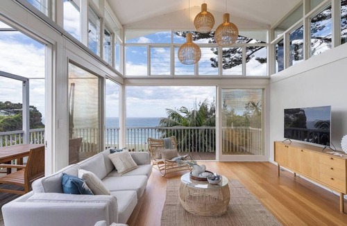 Newport House | 'The Bungan' - Absolute Beachfront, Direct Beach Access to Bungan Beach, Newport