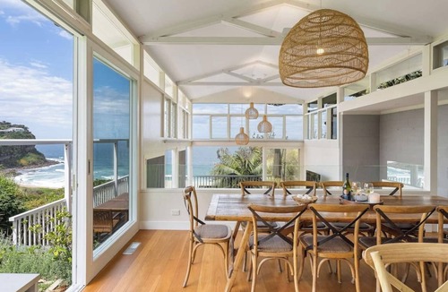 Newport House | 'The Bungan' - Absolute Beachfront, Direct Beach Access to Bungan Beach, Newport