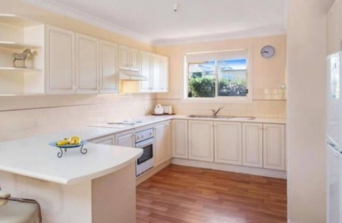 Milton Villa | "THE BUTLER"@Milton eats, theatre,2 Bdrm, 2WC,garage, wifi,Netflix,very quiet
