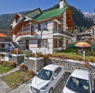 Manali Apartment | THE CEDAR VILLA AND APARTMENT,Bonefire,Cook,Helper,Kitchen,Lawn,Parking,5 min Drive Mall road